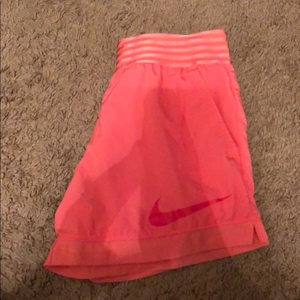 Nike shorts w/ pockets